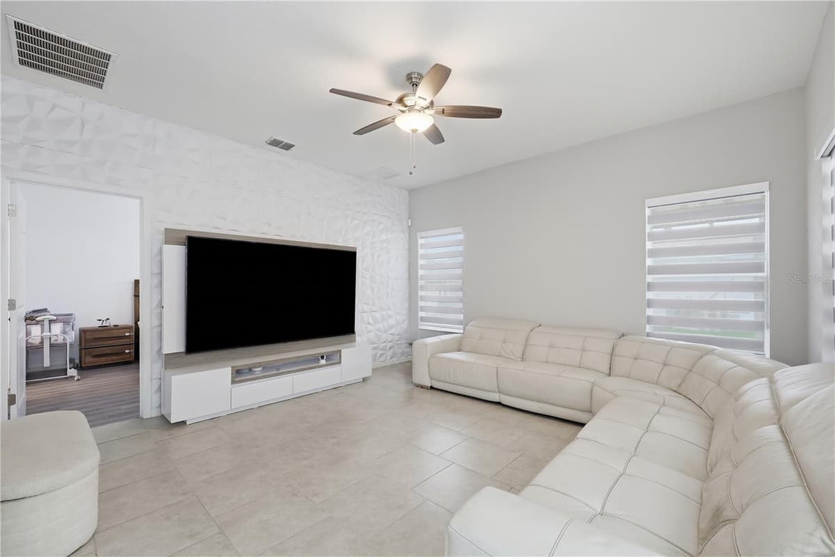 490 DISA DRIVE — photo 15 of 46