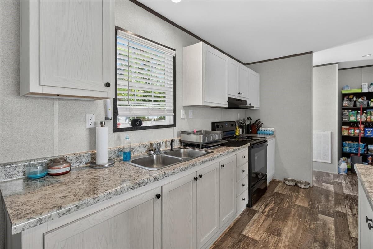 5139 ORLANDO AVENUE — photo 8 of 29