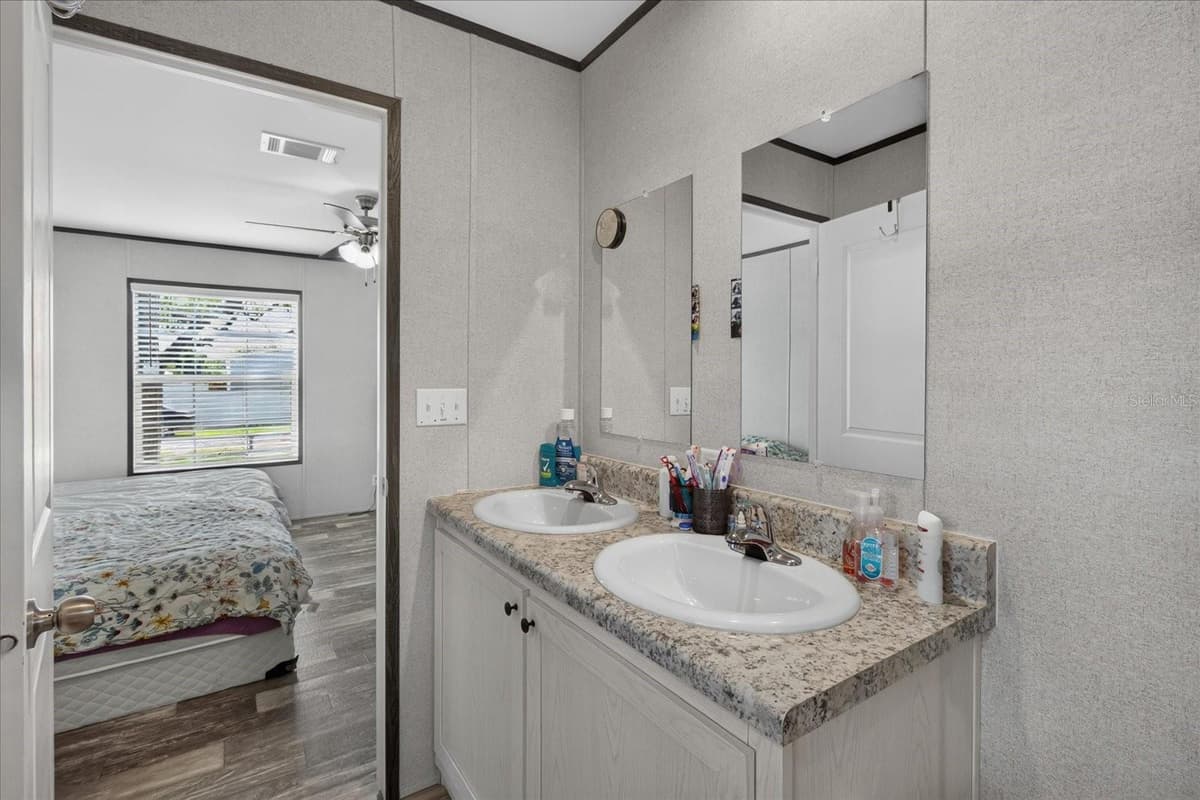 5139 ORLANDO AVENUE — photo 16 of 29