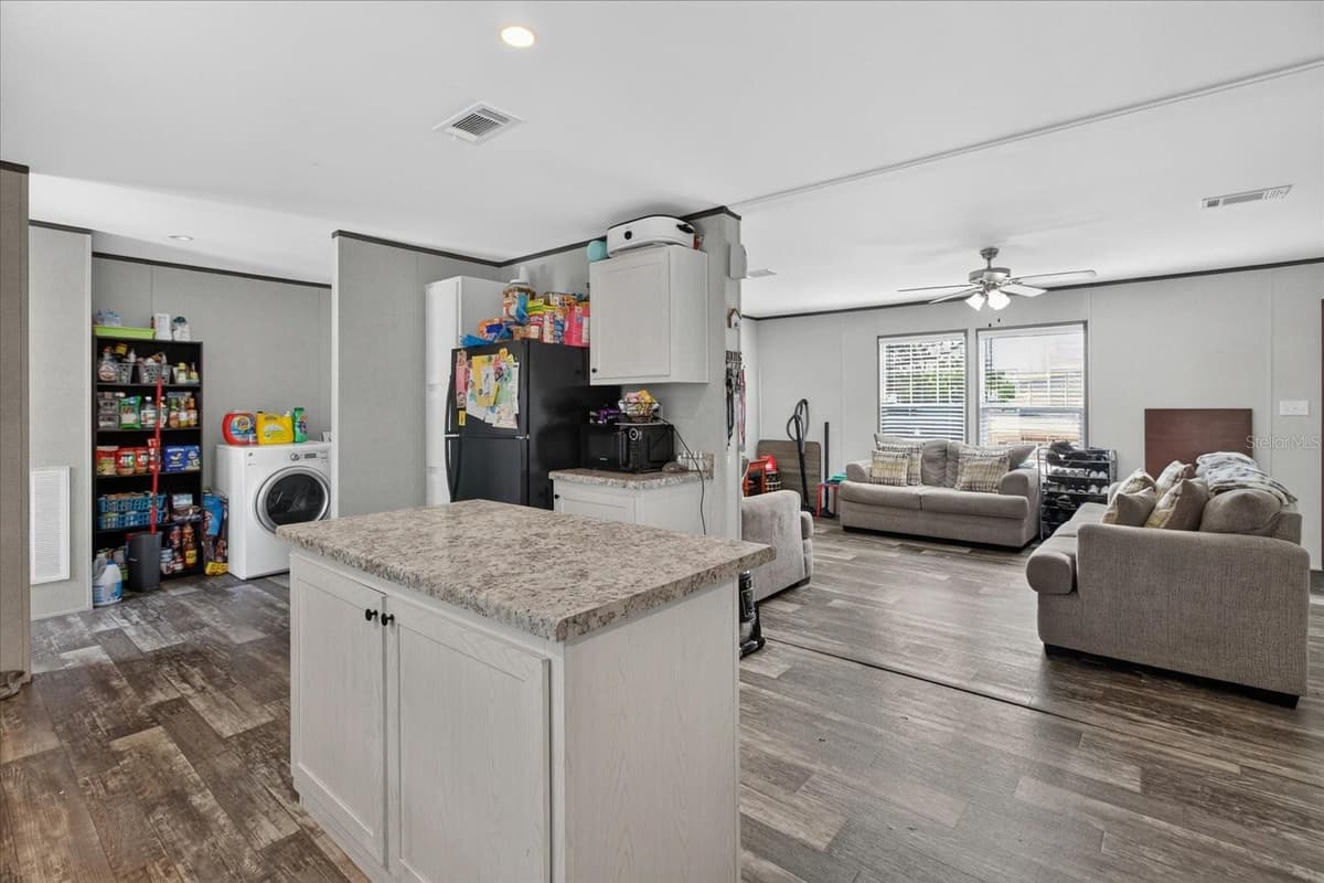 5139 ORLANDO AVENUE — photo 7 of 29