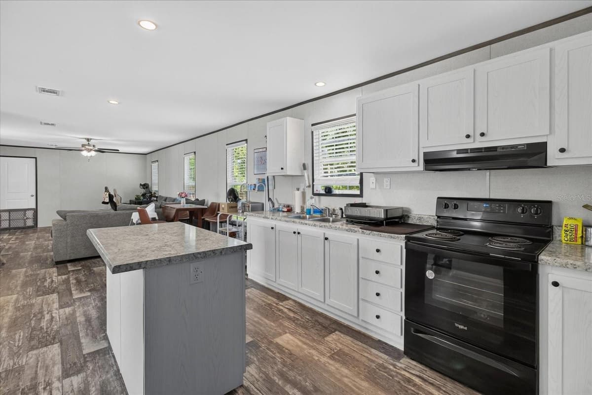 5139 ORLANDO AVENUE — photo 6 of 29