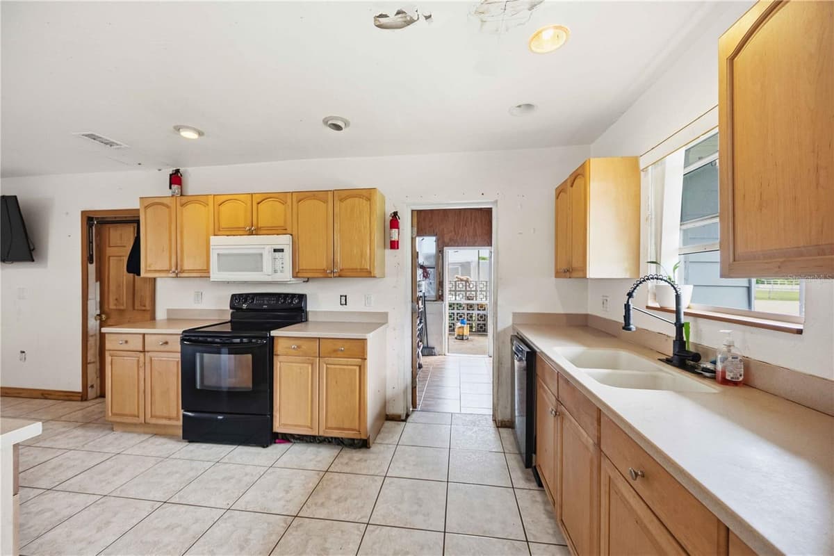 21378 PERCY AVENUE — photo 4 of 43