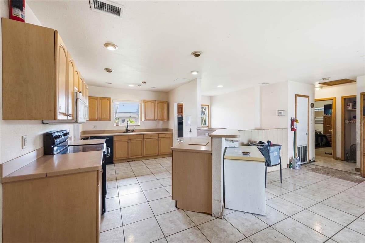 21378 PERCY AVENUE — photo 5 of 43