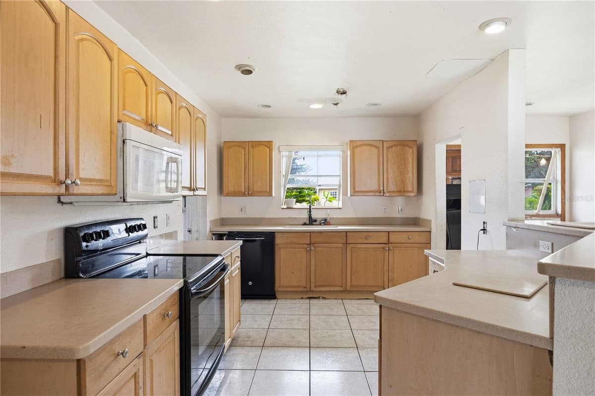 21378 PERCY AVENUE — photo 3 of 43