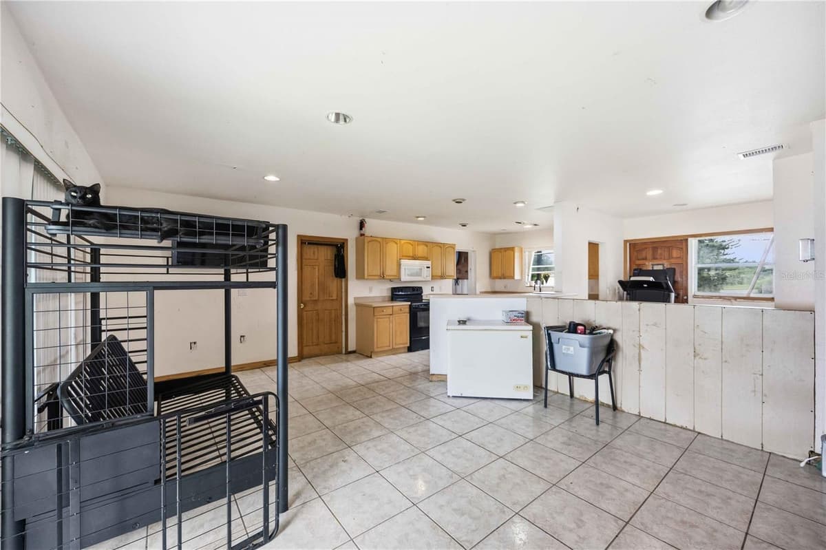 21378 PERCY AVENUE — photo 10 of 43