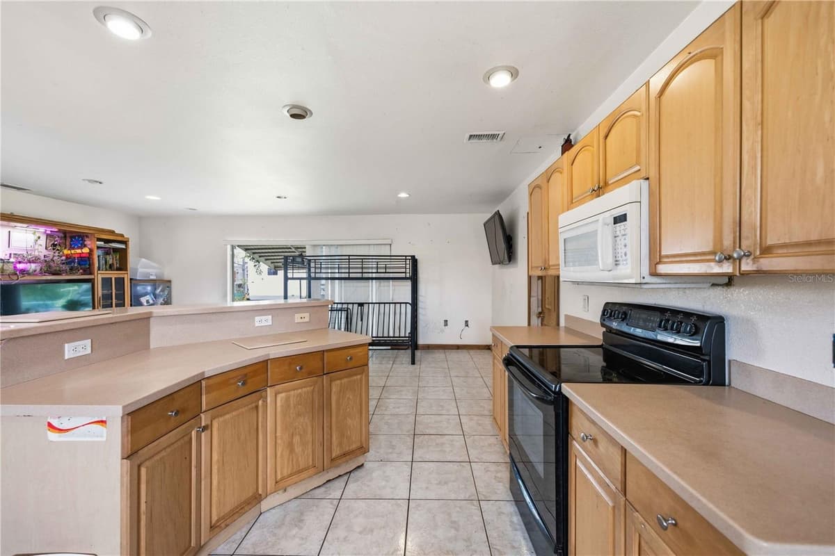 21378 PERCY AVENUE — photo 6 of 43