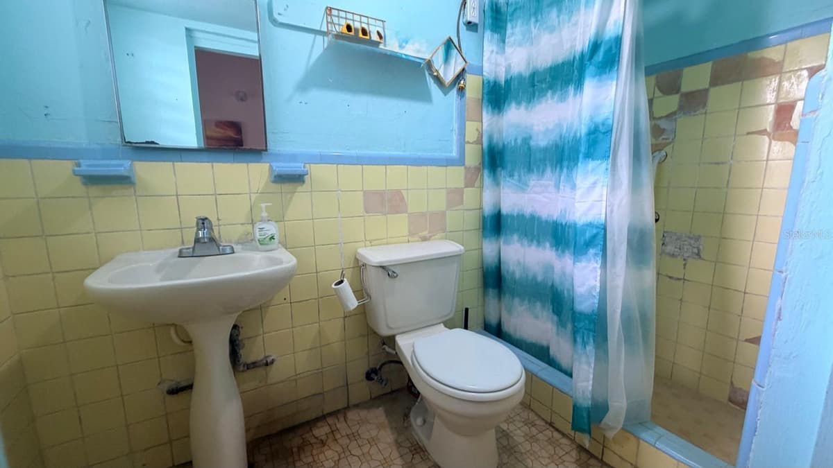 171 YAGRUMO STREET. BARRIO CORRALES — photo 11 of 33
