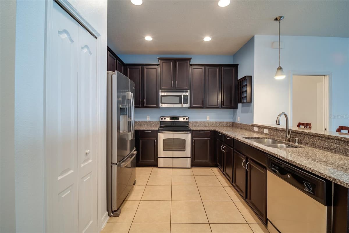 9217 SHEPTON STREET — photo 6 of 28