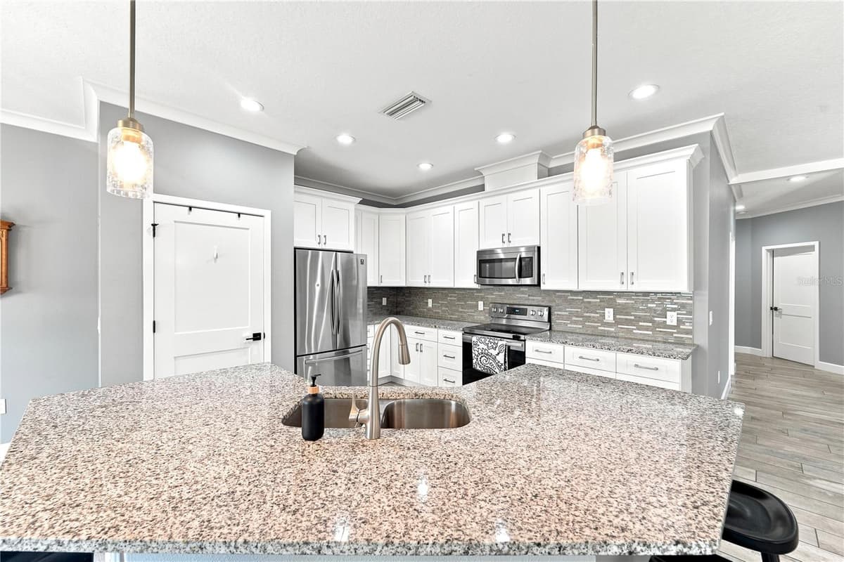 125 LONGWOOD DRIVE — photo 5 of 29
