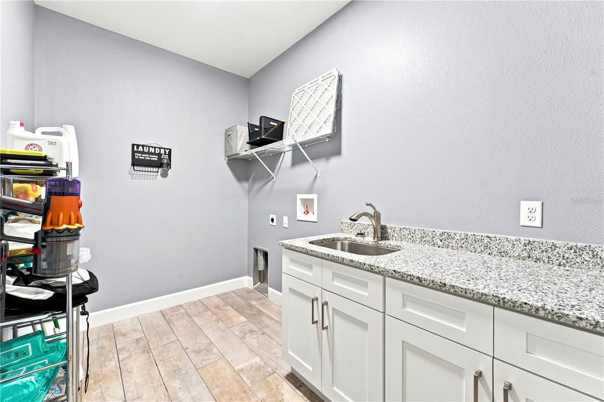 125 LONGWOOD DRIVE — photo 14 of 29