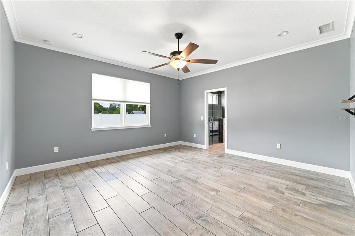125 LONGWOOD DRIVE — photo 10 of 29