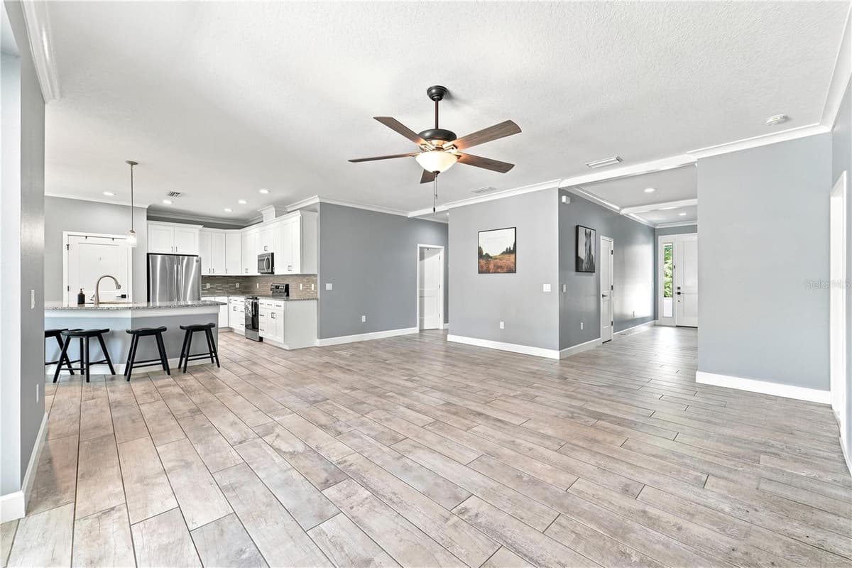 125 LONGWOOD DRIVE — photo 2 of 29