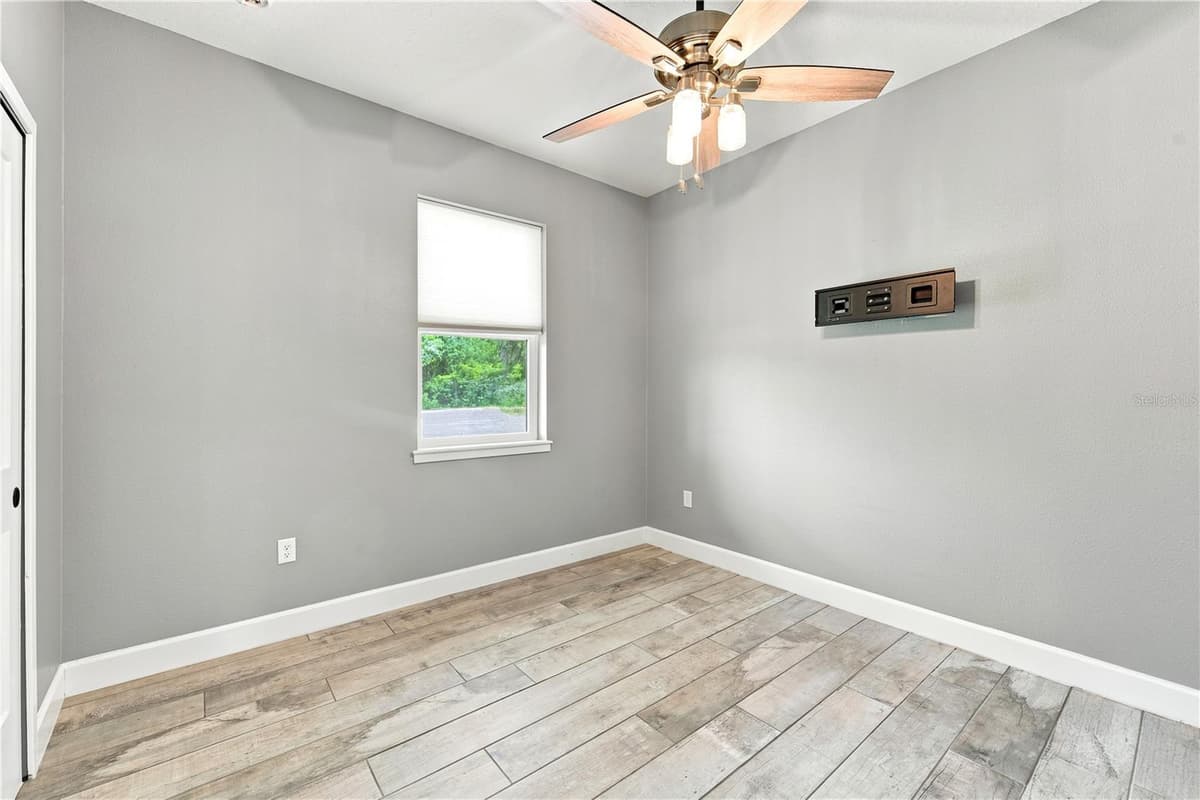 125 LONGWOOD DRIVE — photo 16 of 29