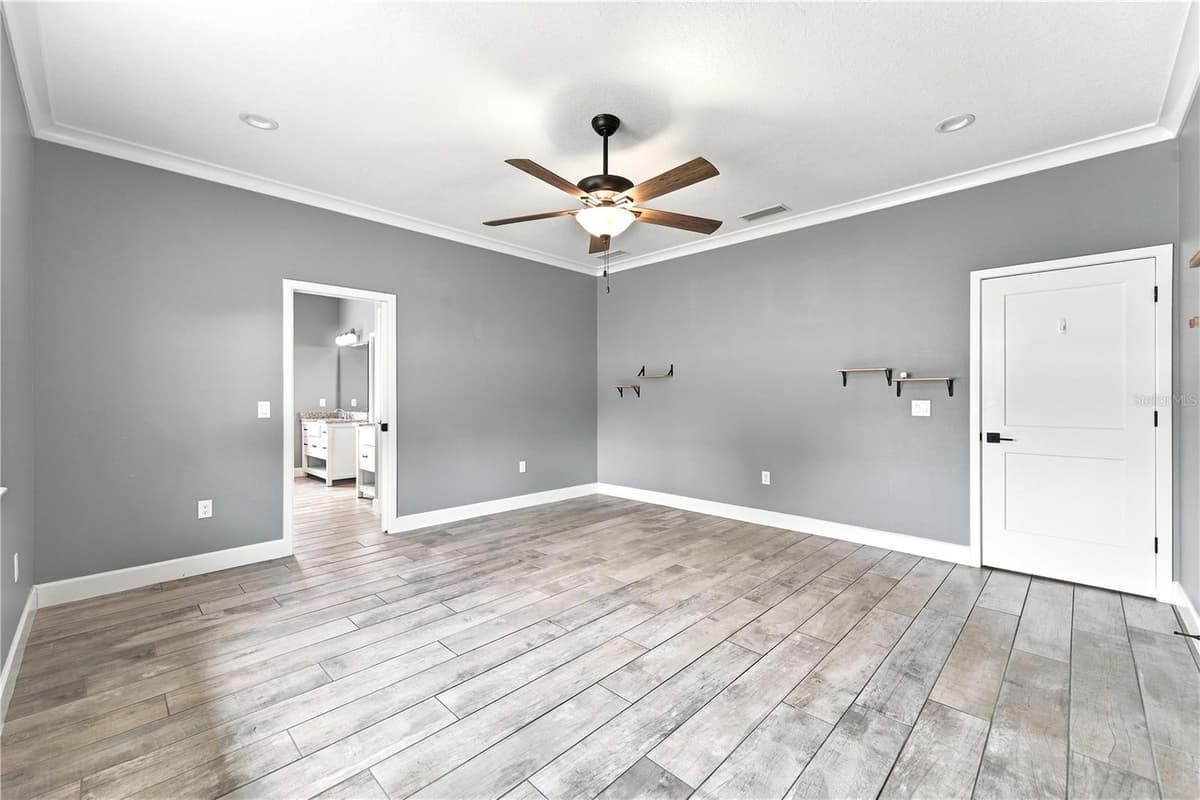 125 LONGWOOD DRIVE — photo 11 of 29