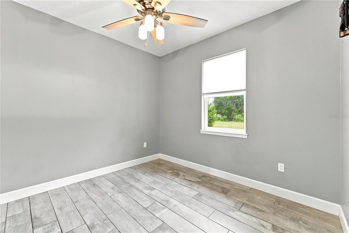 125 LONGWOOD DRIVE — photo 18 of 29
