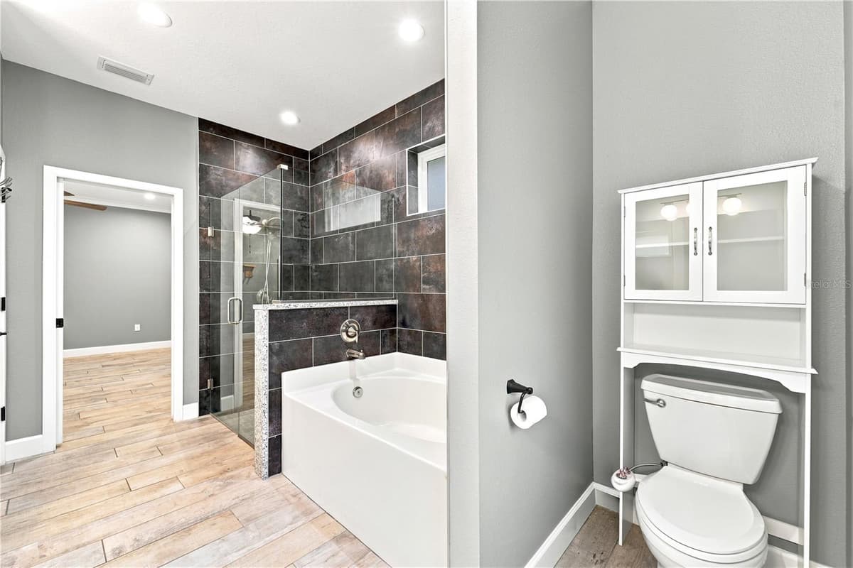 125 LONGWOOD DRIVE — photo 8 of 29