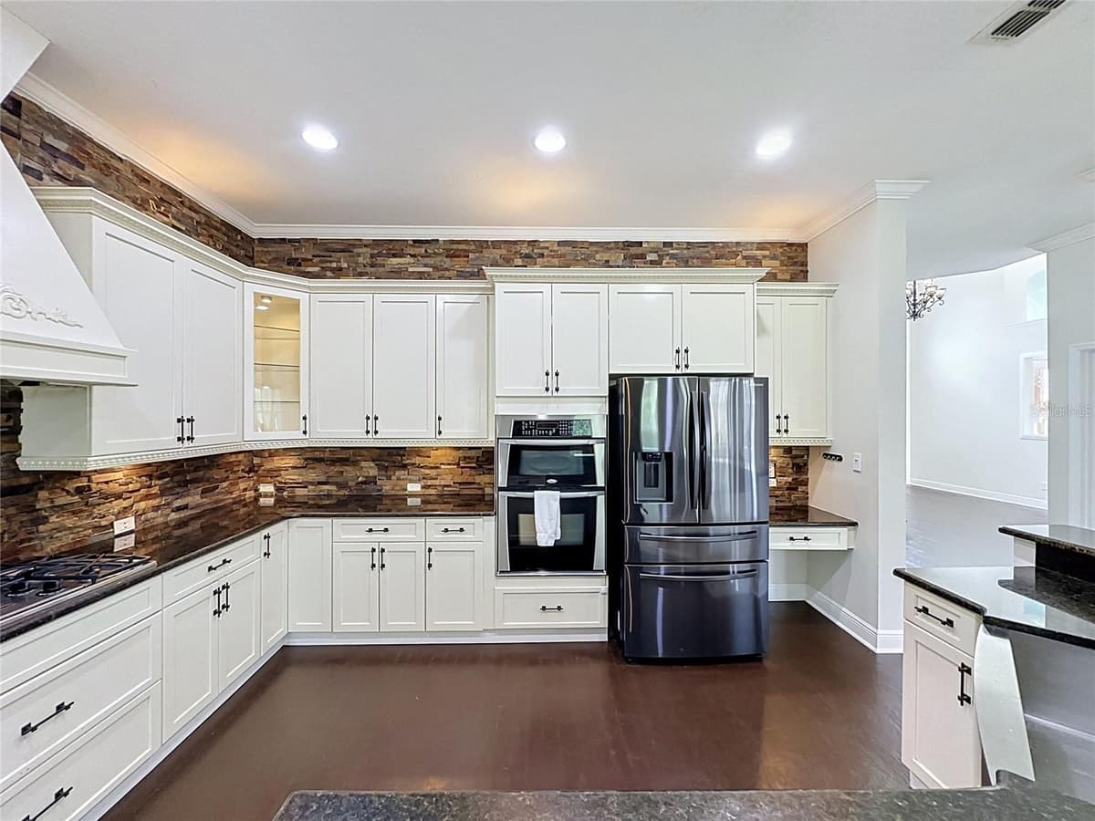 2705 KNIGHTSBRIDGE ROAD — photo 16 of 56