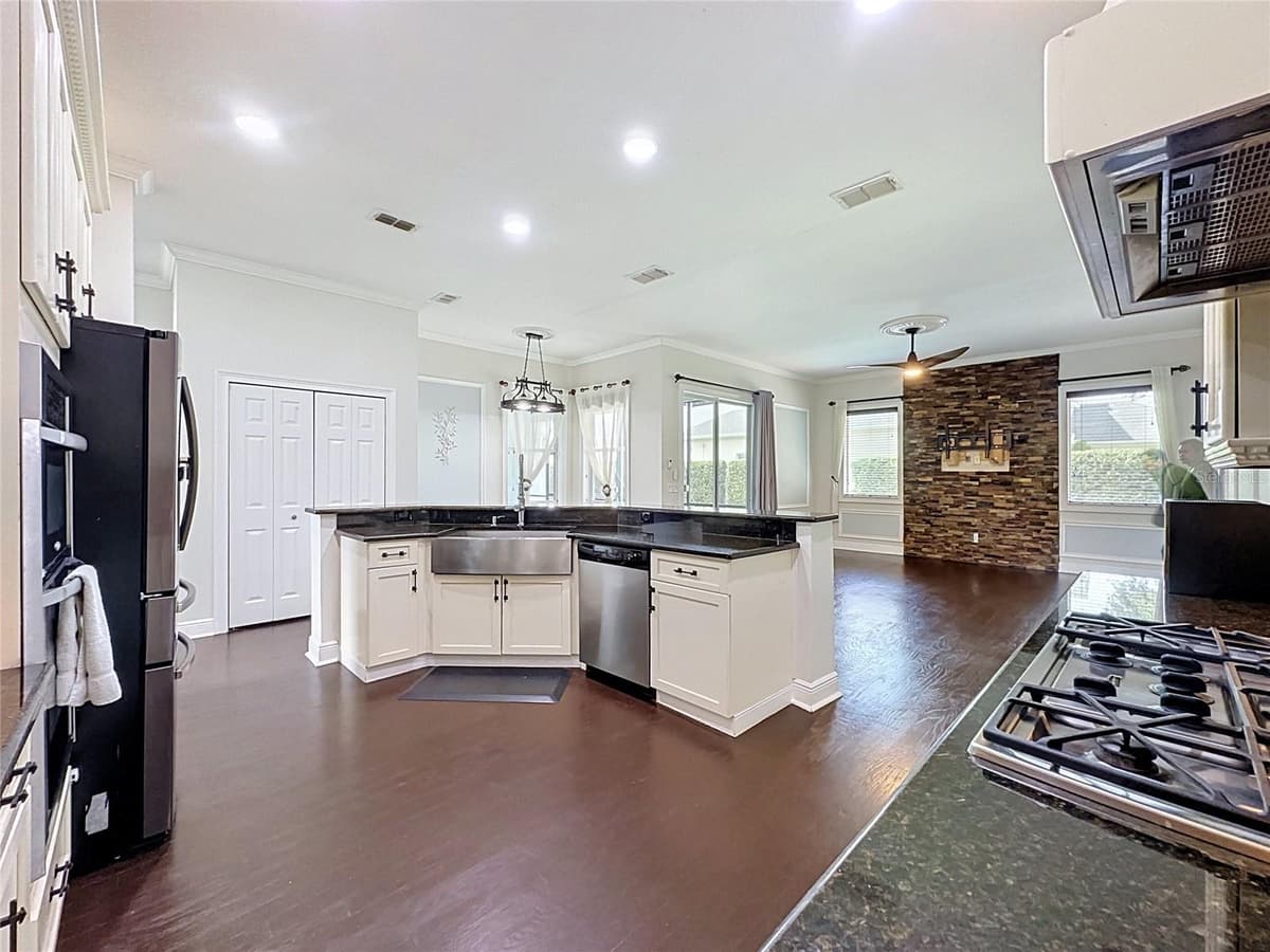 2705 KNIGHTSBRIDGE ROAD — photo 11 of 56