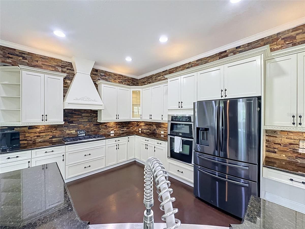 2705 KNIGHTSBRIDGE ROAD — photo 15 of 56