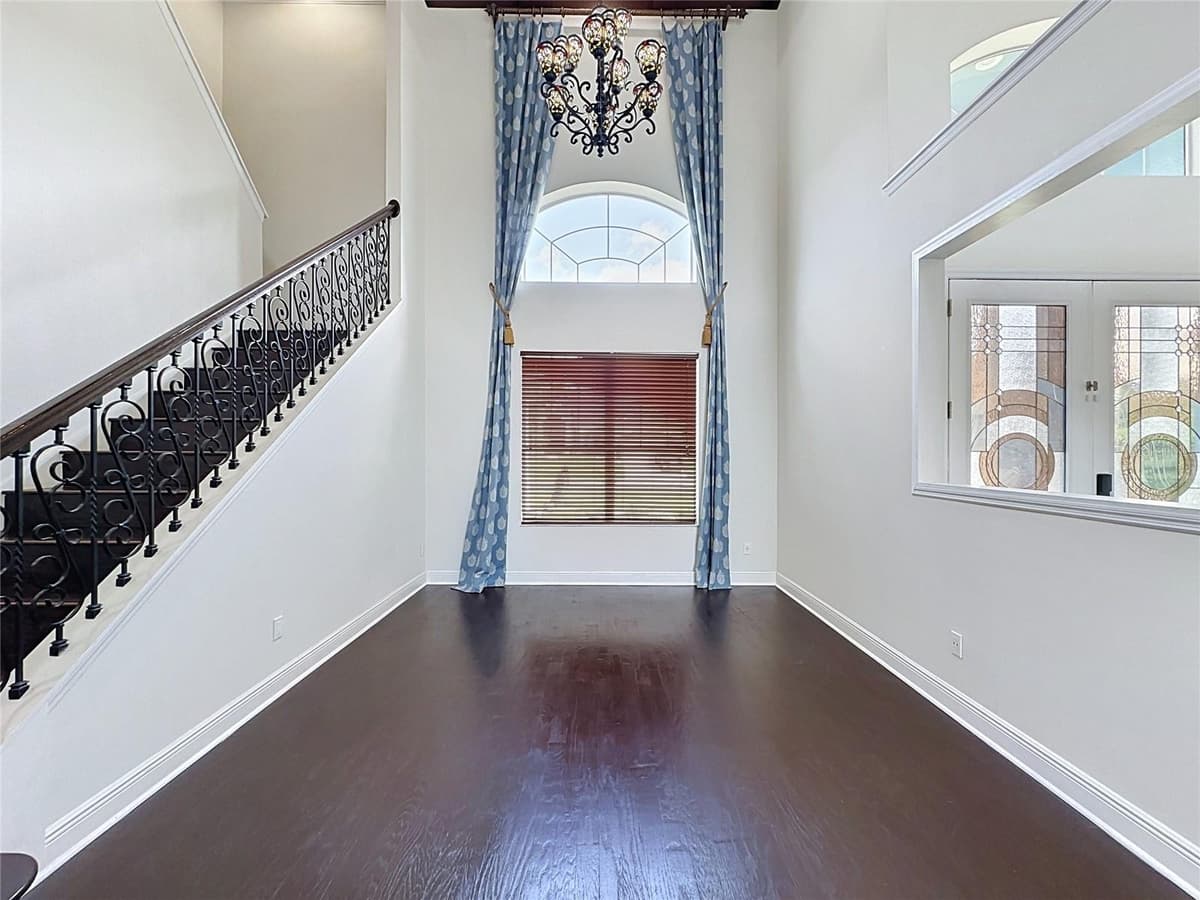 2705 KNIGHTSBRIDGE ROAD — photo 9 of 56