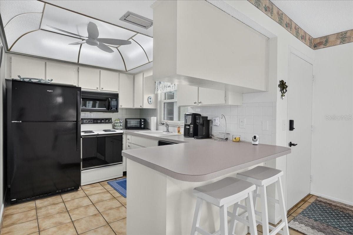 1250 PINELLAS AVENUE — photo 11 of 56