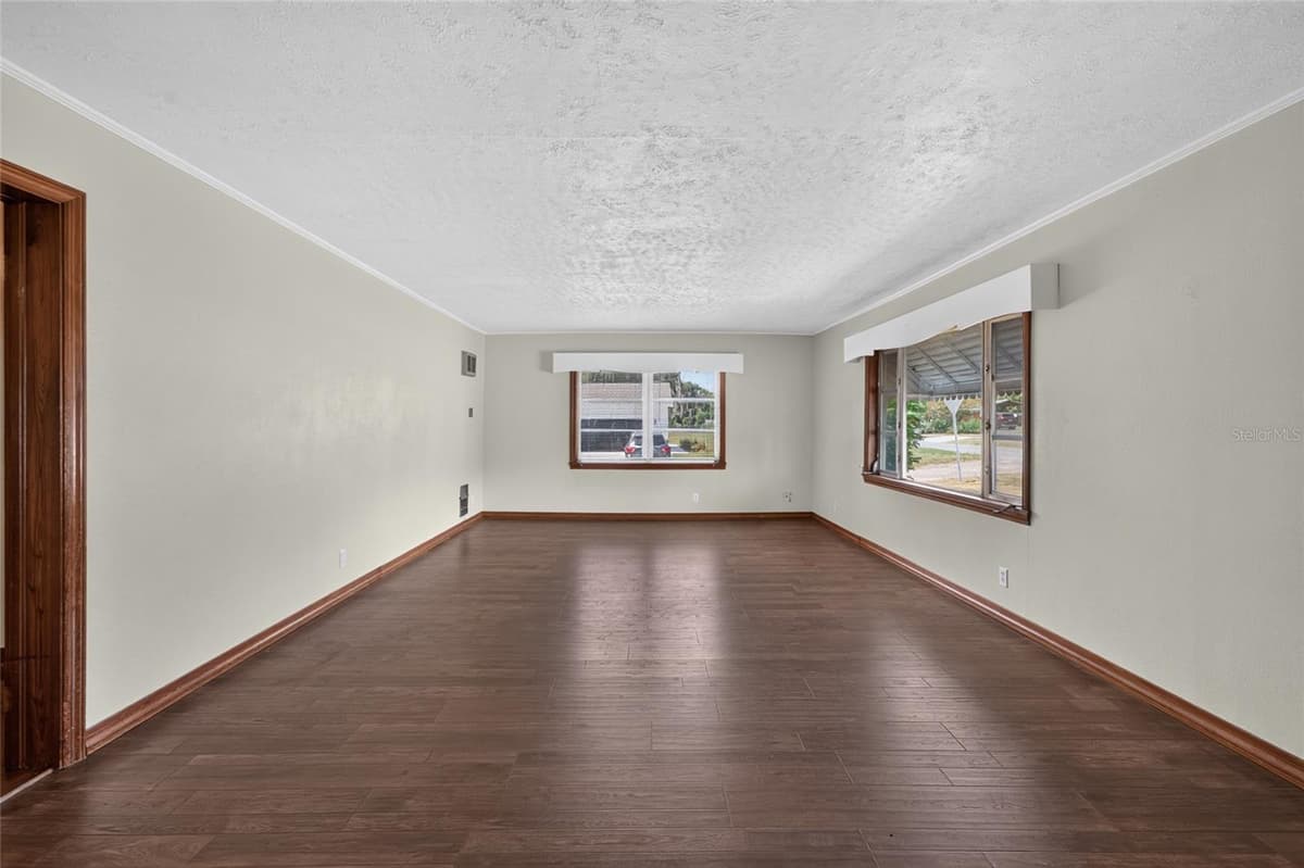 13725 10TH STREET — photo 10 of 54