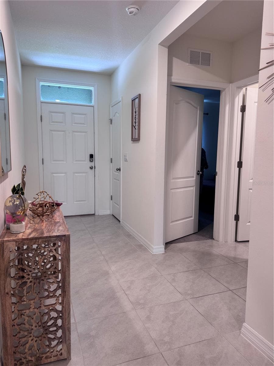 641 GRIFFON AVENUE — photo 10 of 46