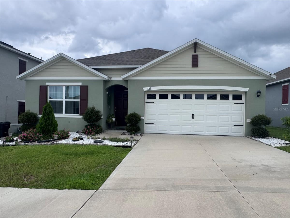 641 GRIFFON AVENUE — photo 1 of 46
