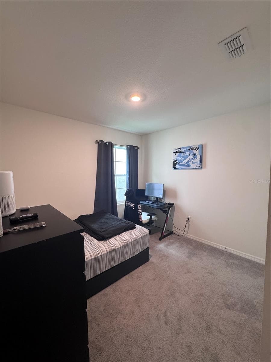 641 GRIFFON AVENUE — photo 15 of 46