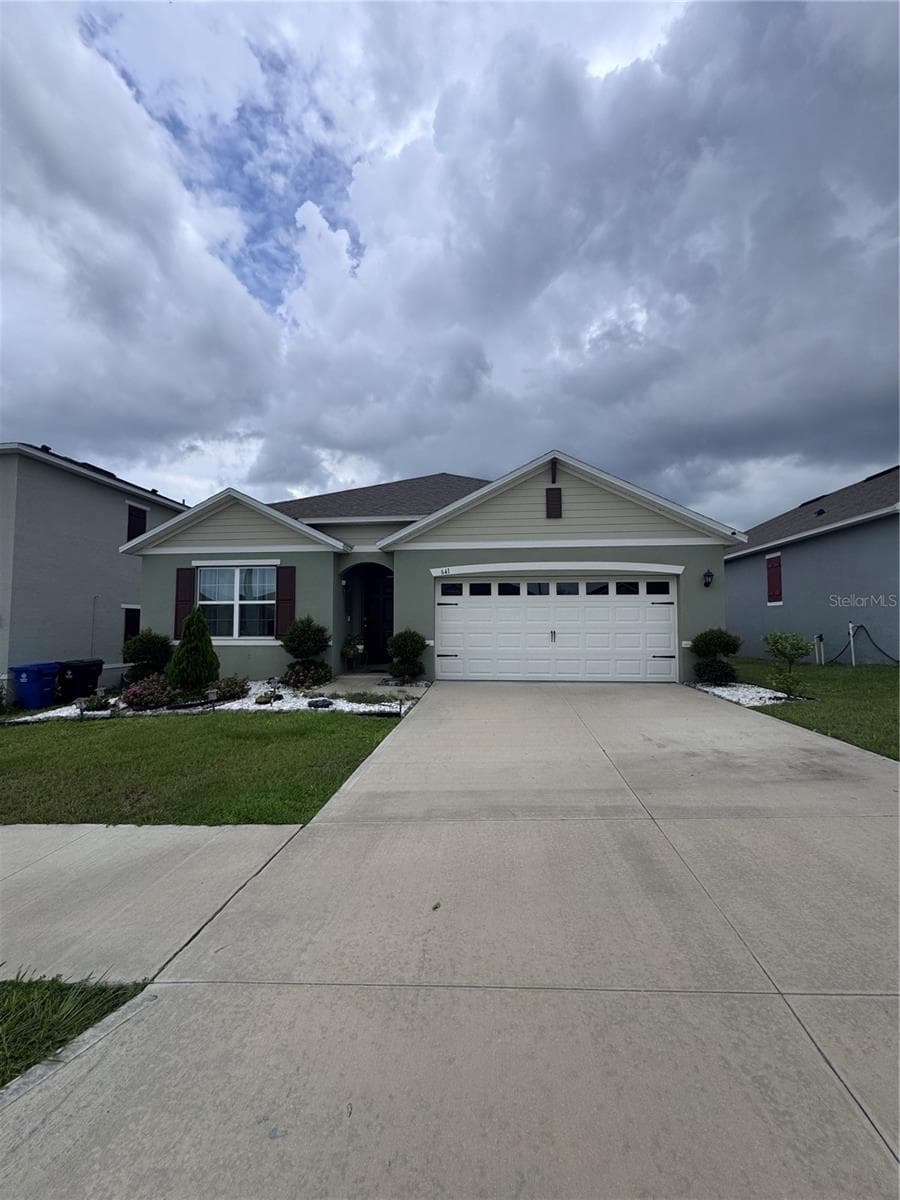 641 GRIFFON AVENUE — photo 3 of 46