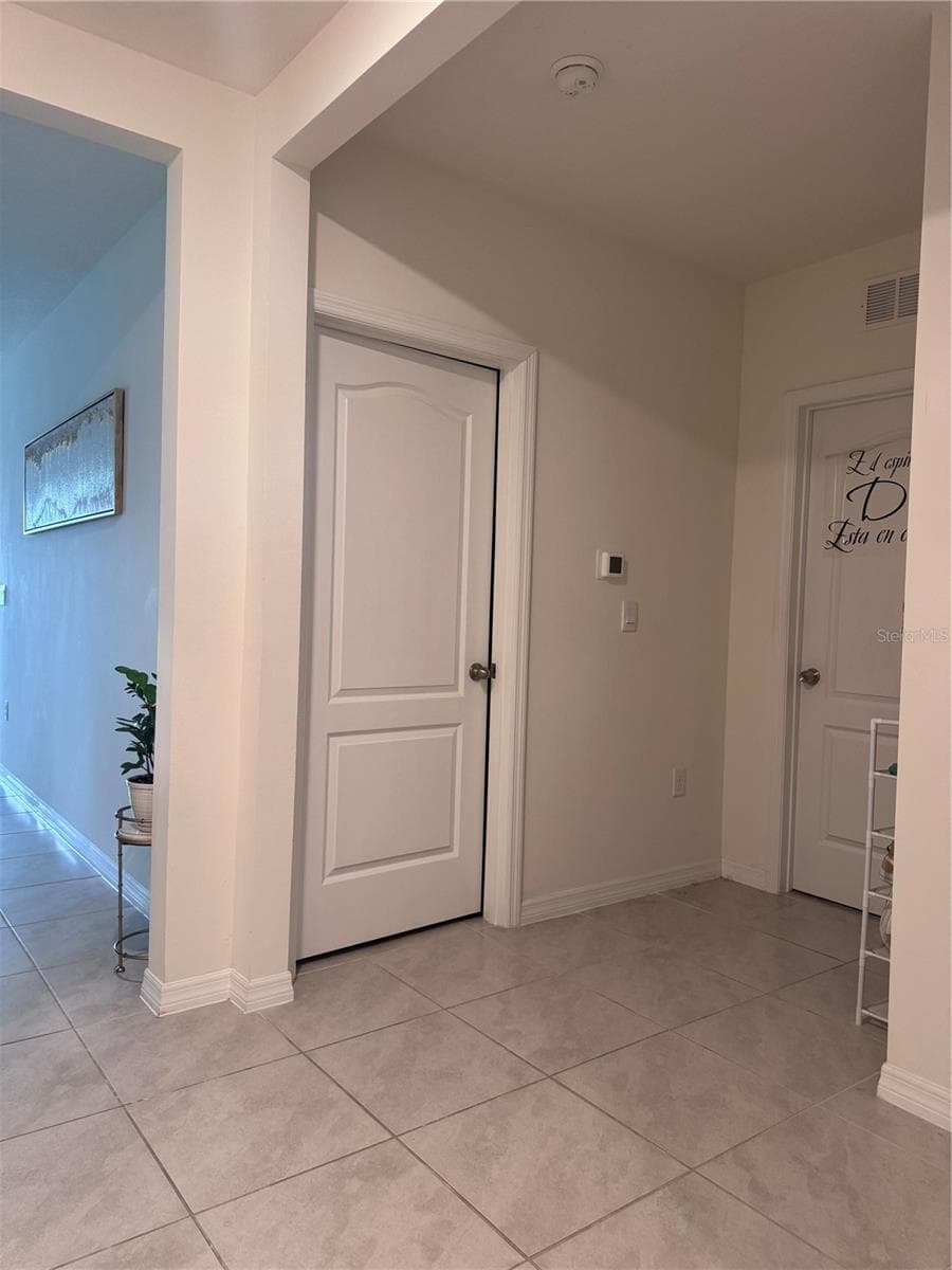 641 GRIFFON AVENUE — photo 13 of 46