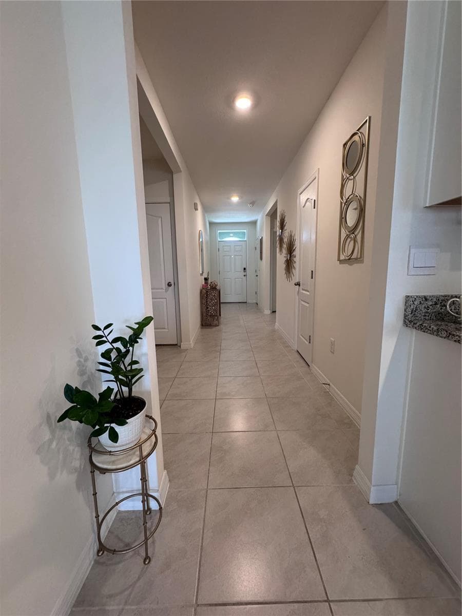 641 GRIFFON AVENUE — photo 14 of 46