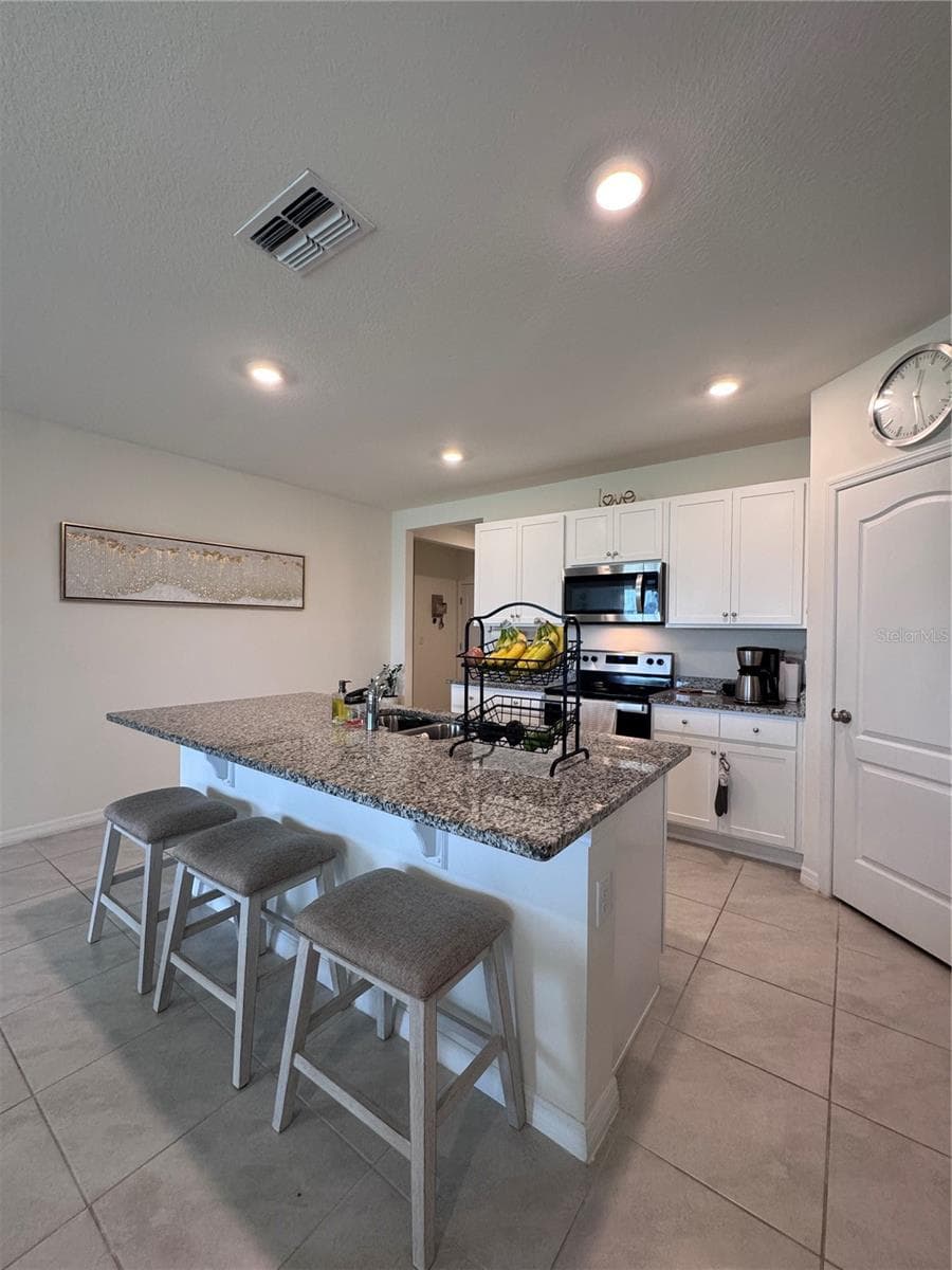 641 GRIFFON AVENUE — photo 24 of 46