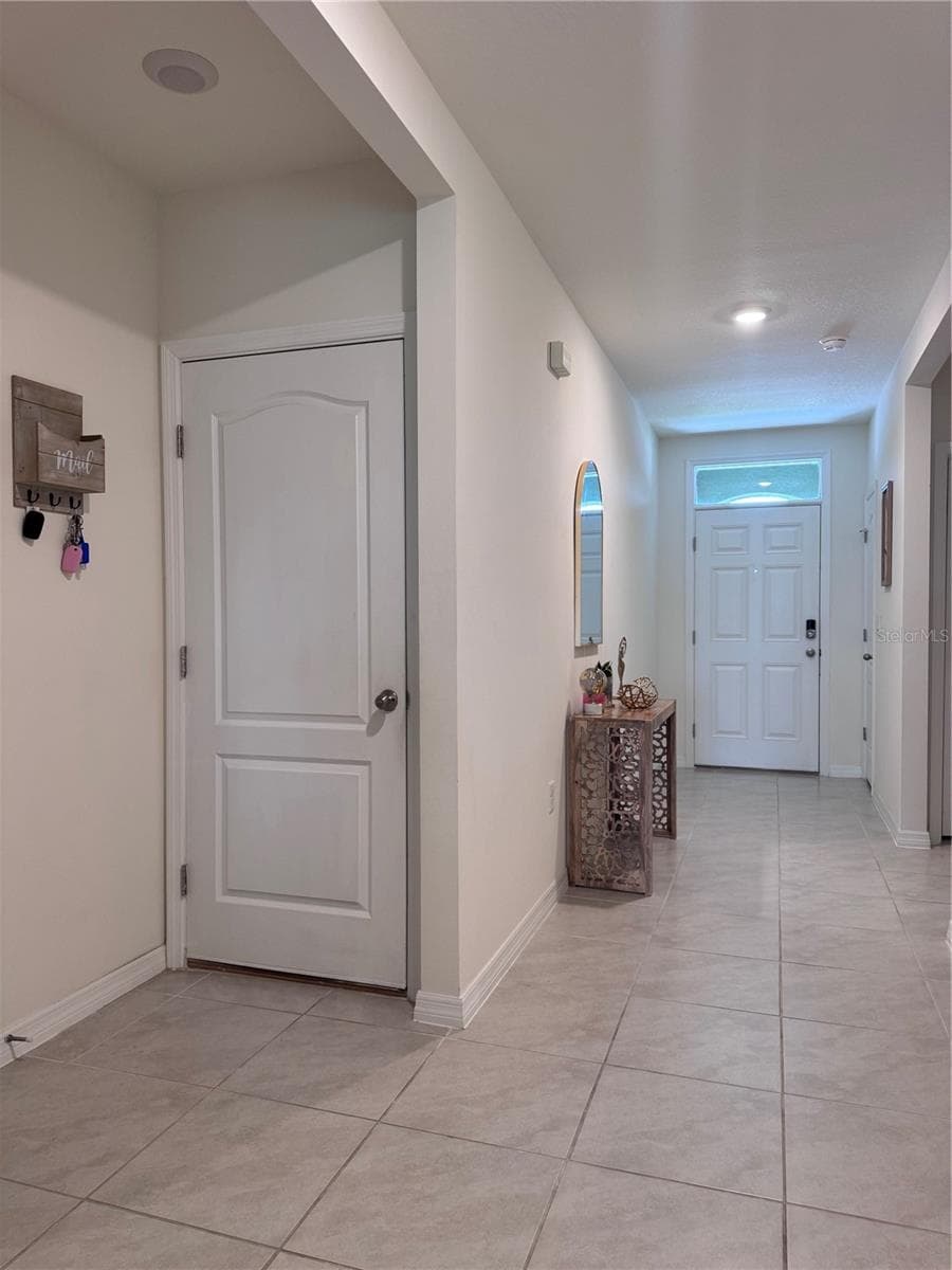 641 GRIFFON AVENUE — photo 11 of 46