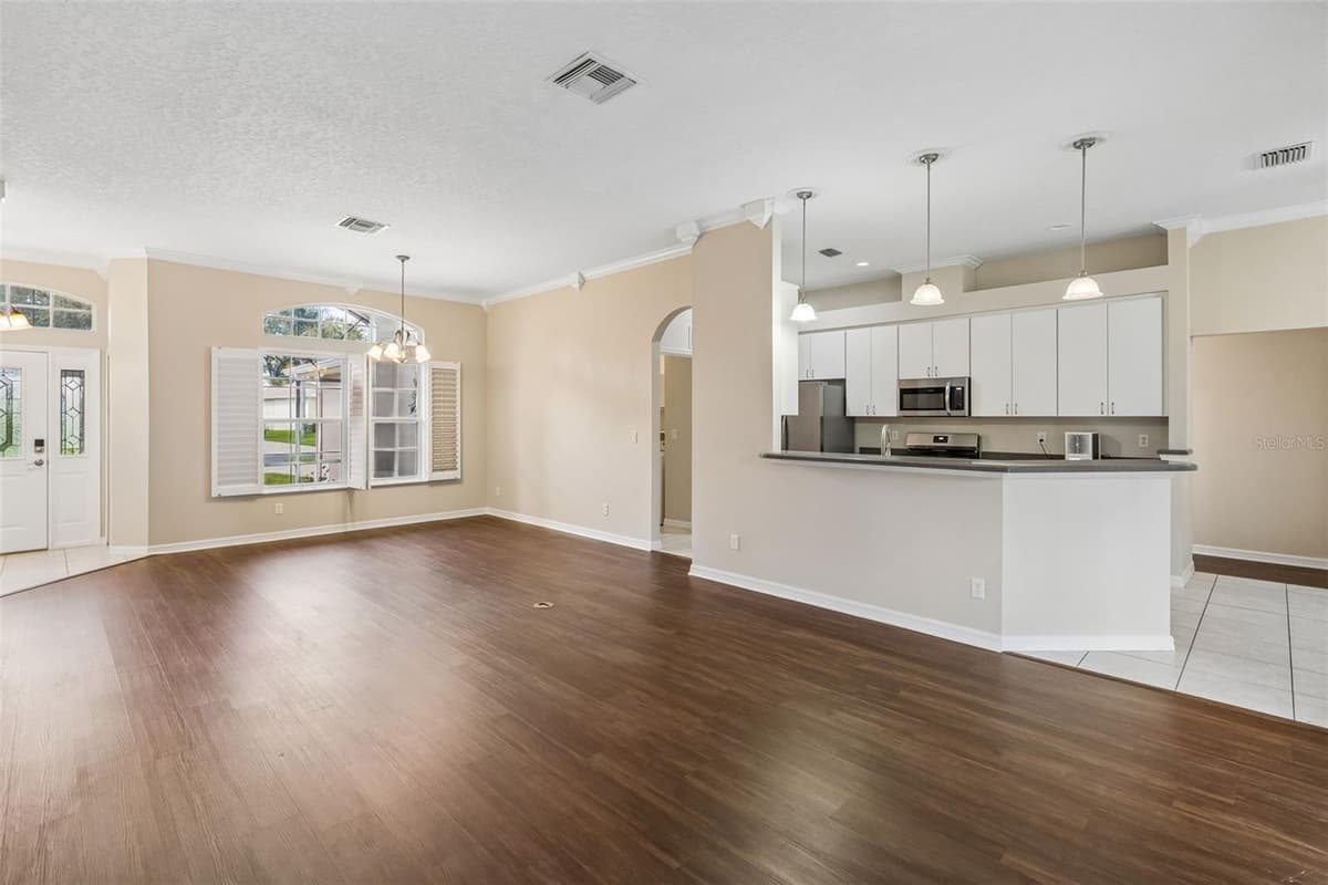 5325 FANTASY WAY — photo 7 of 41