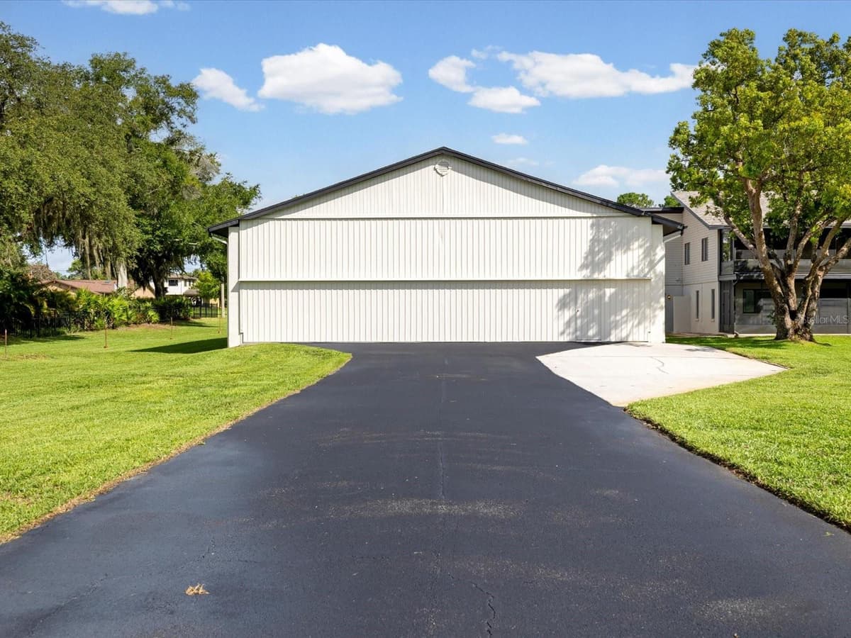 8720 AIRWAY BOULEVARD — photo 3 of 93