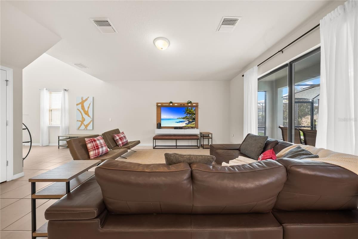 8904 PRAGUE WAY — photo 7 of 61