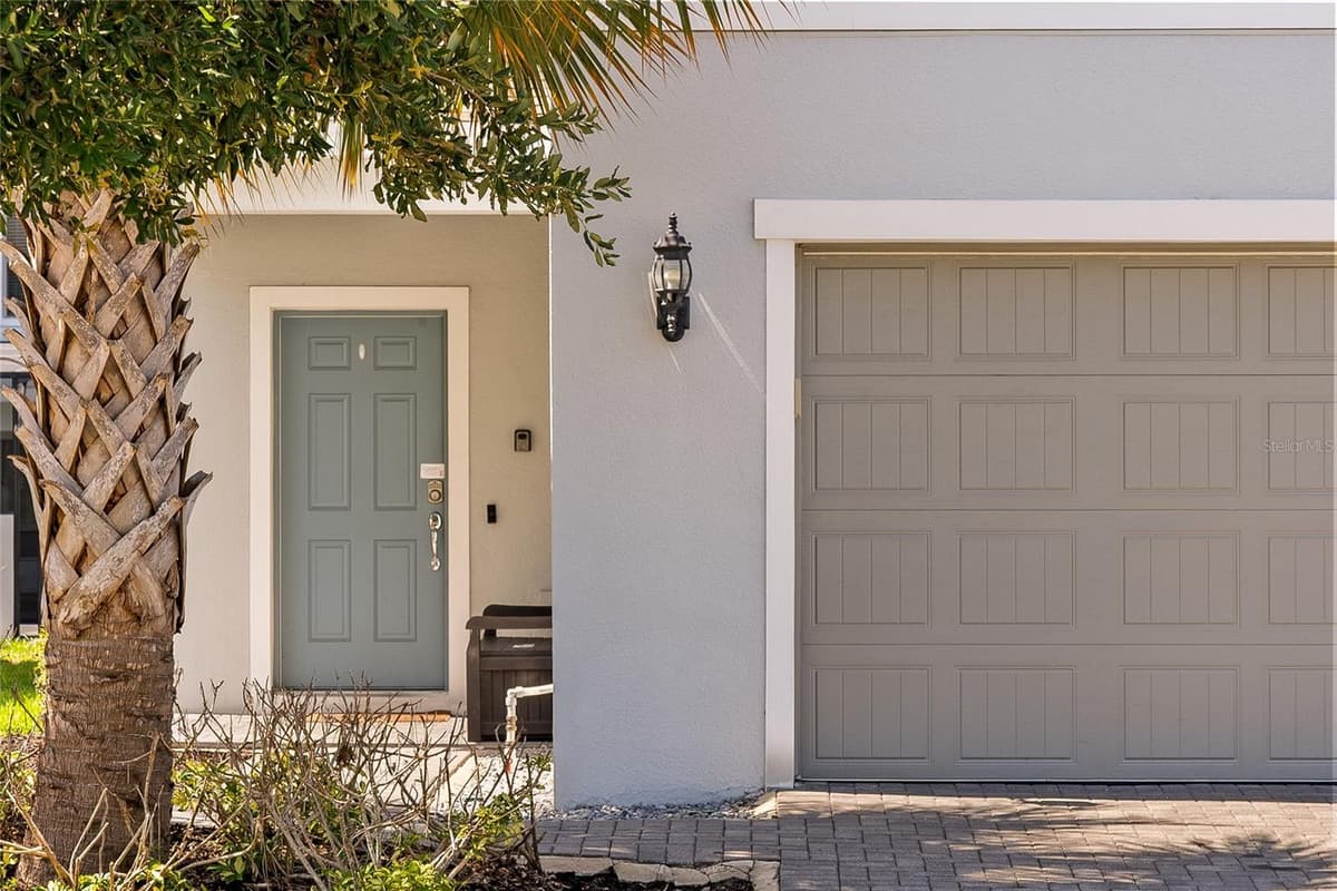 8904 PRAGUE WAY — photo 4 of 61