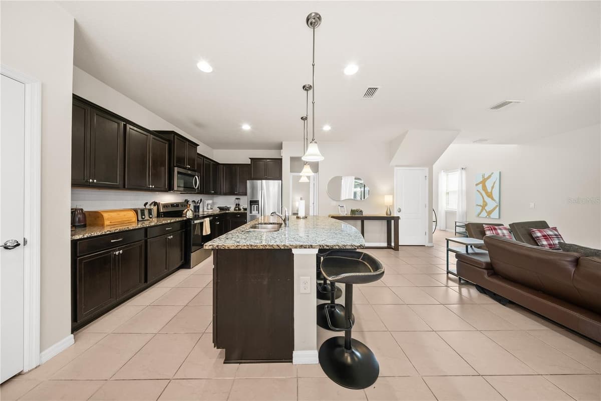 8904 PRAGUE WAY — photo 9 of 61