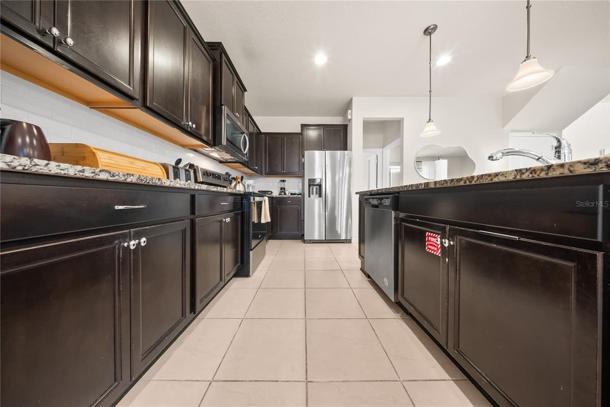 8904 PRAGUE WAY — photo 10 of 61