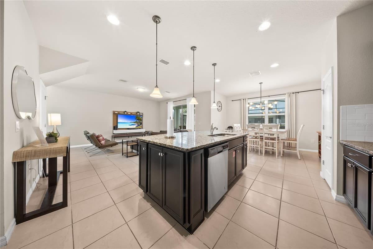 8904 PRAGUE WAY — photo 13 of 61