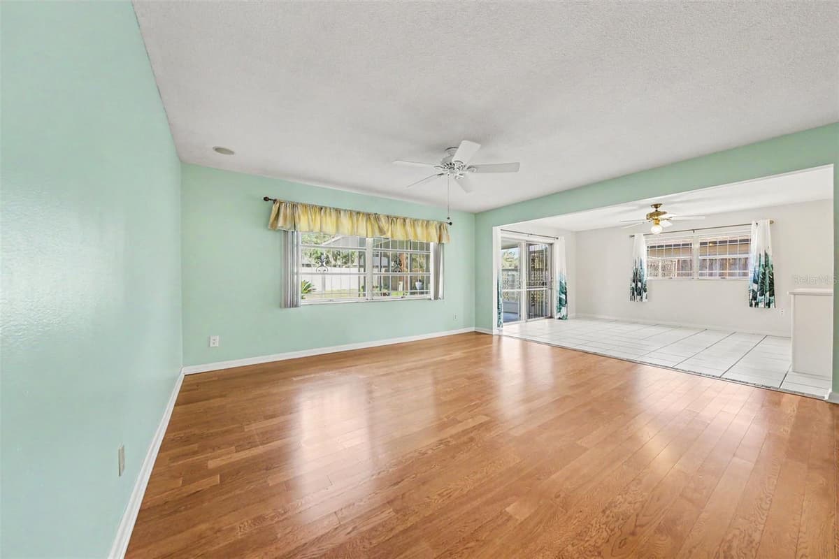 2511 EASTBROOK BOULEVARD — photo 5 of 28