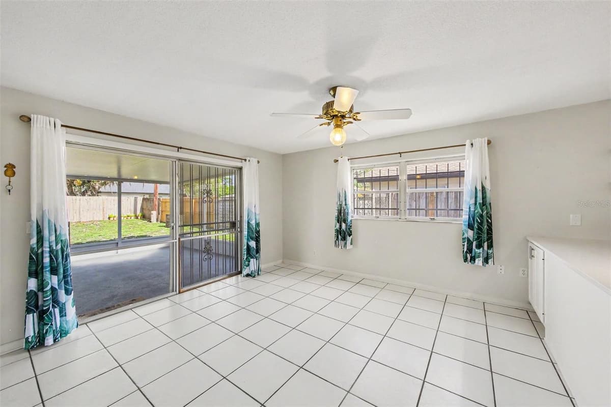 2511 EASTBROOK BOULEVARD — photo 14 of 28
