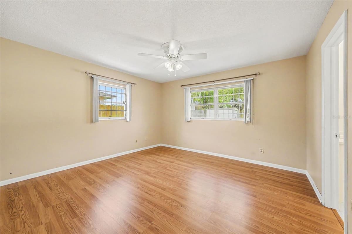 2511 EASTBROOK BOULEVARD — photo 15 of 28
