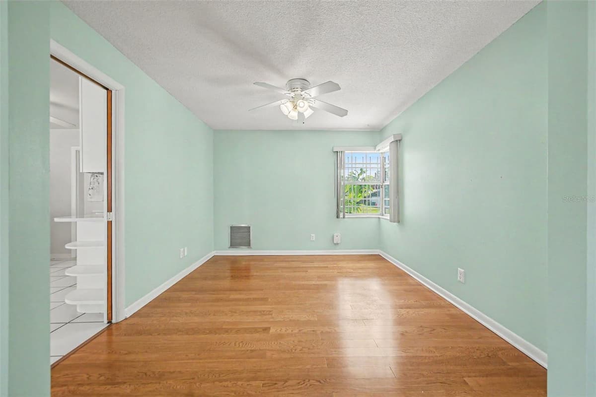 2511 EASTBROOK BOULEVARD — photo 7 of 28