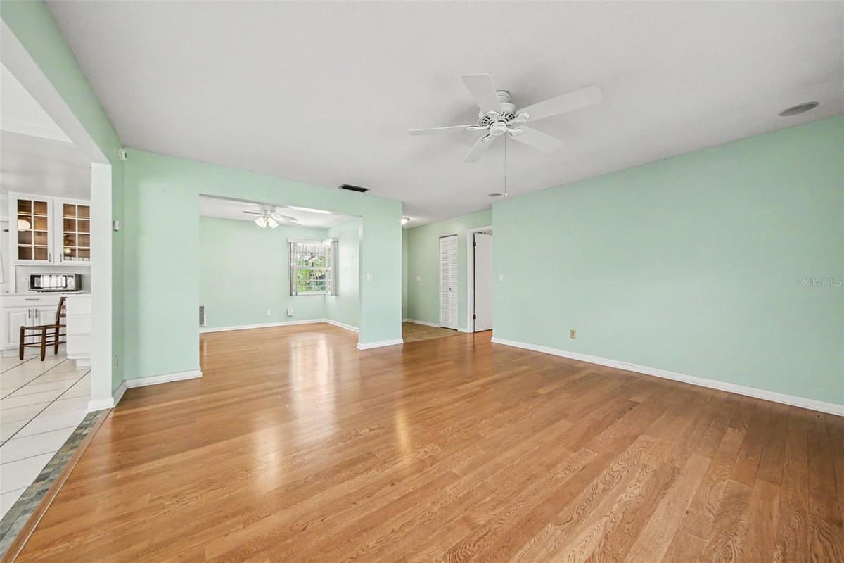2511 EASTBROOK BOULEVARD — photo 6 of 28