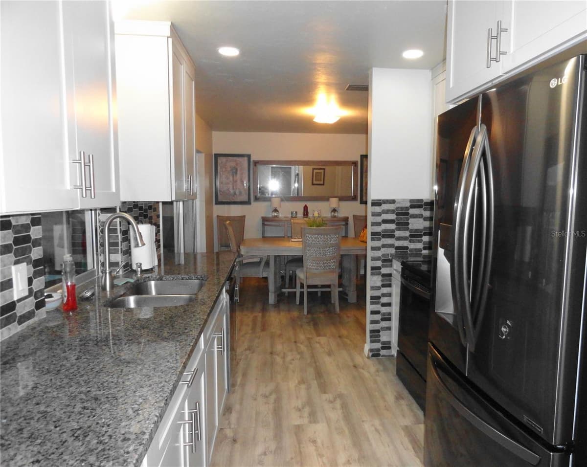 5226 NEVILLE TERRACE — photo 7 of 40