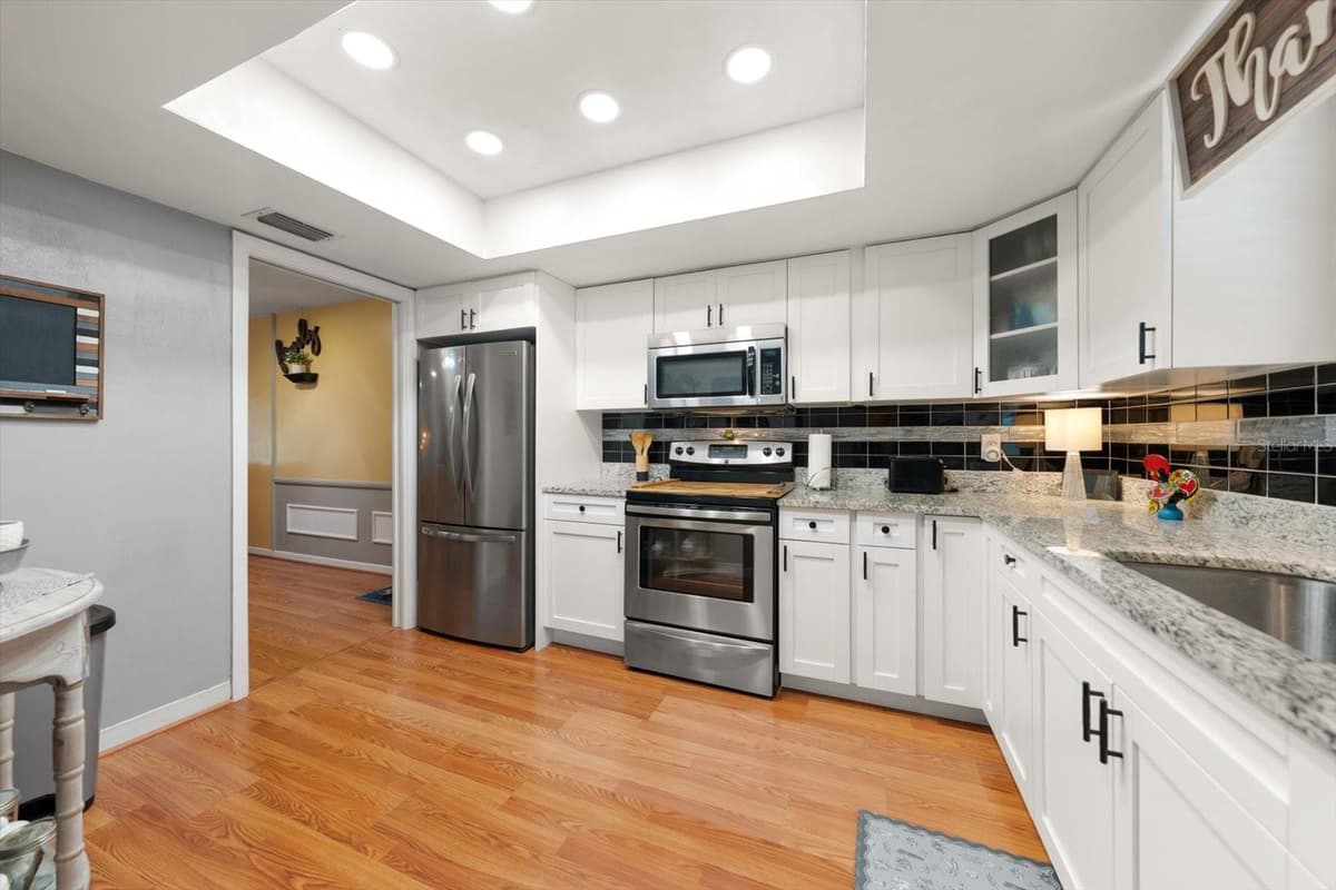 1651 LAKE AVENUE — photo 4 of 30