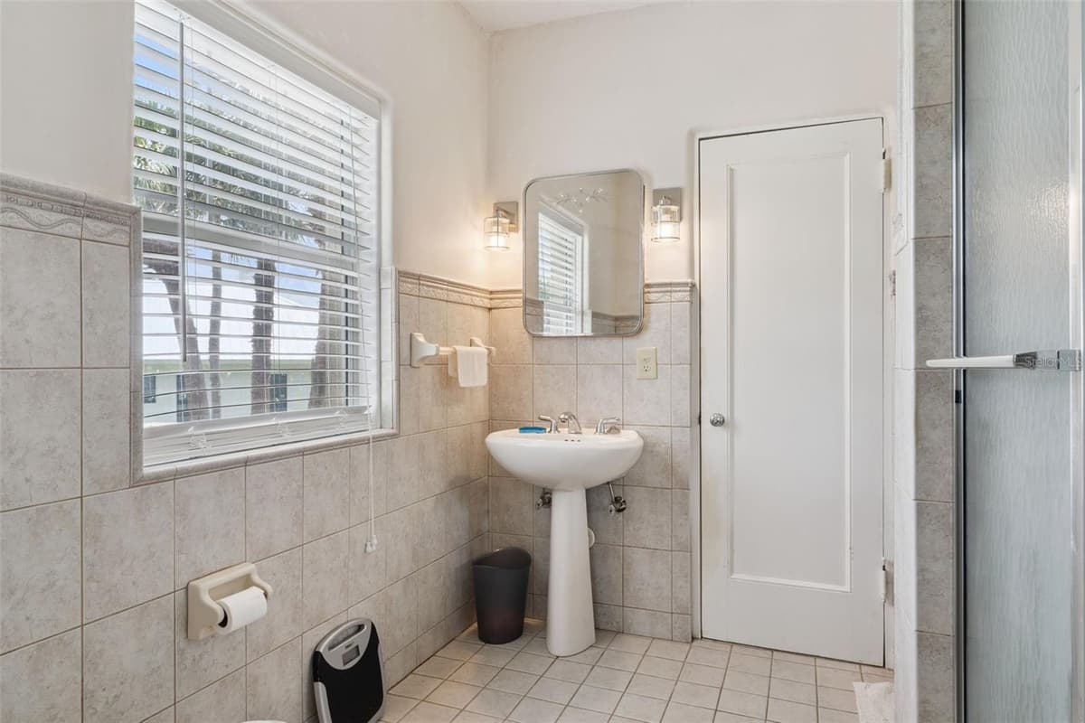 801 LAKE SHORE DRIVE — photo 32 of 64