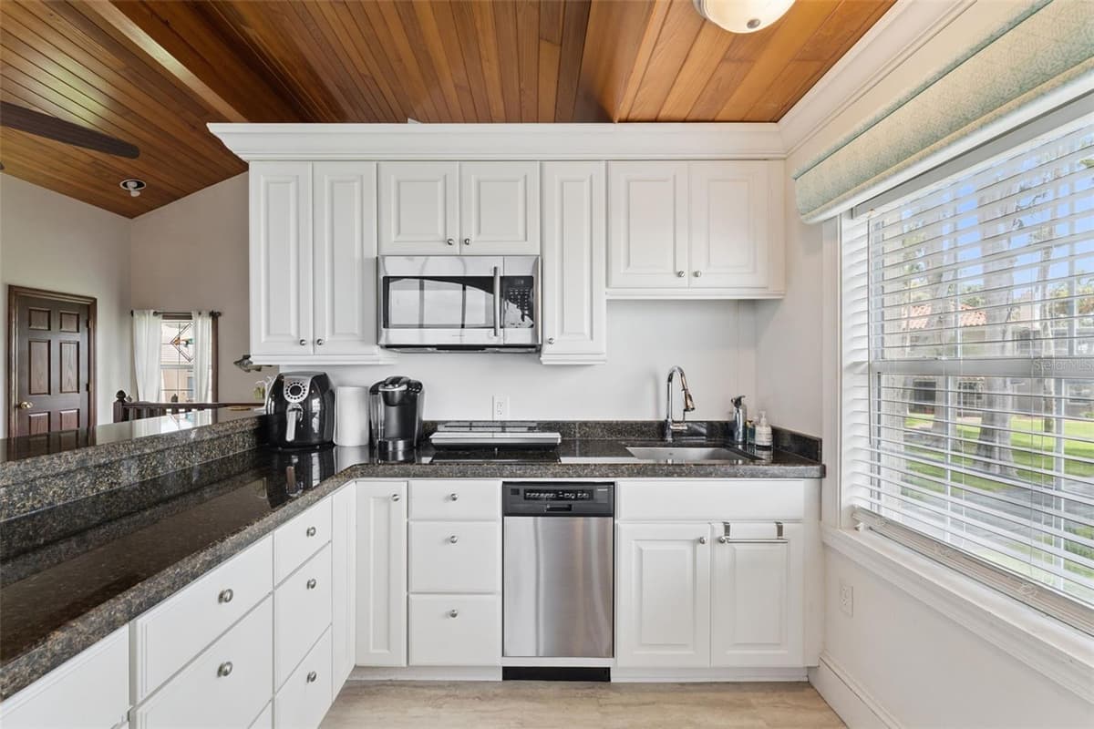 801 LAKE SHORE DRIVE — photo 20 of 64